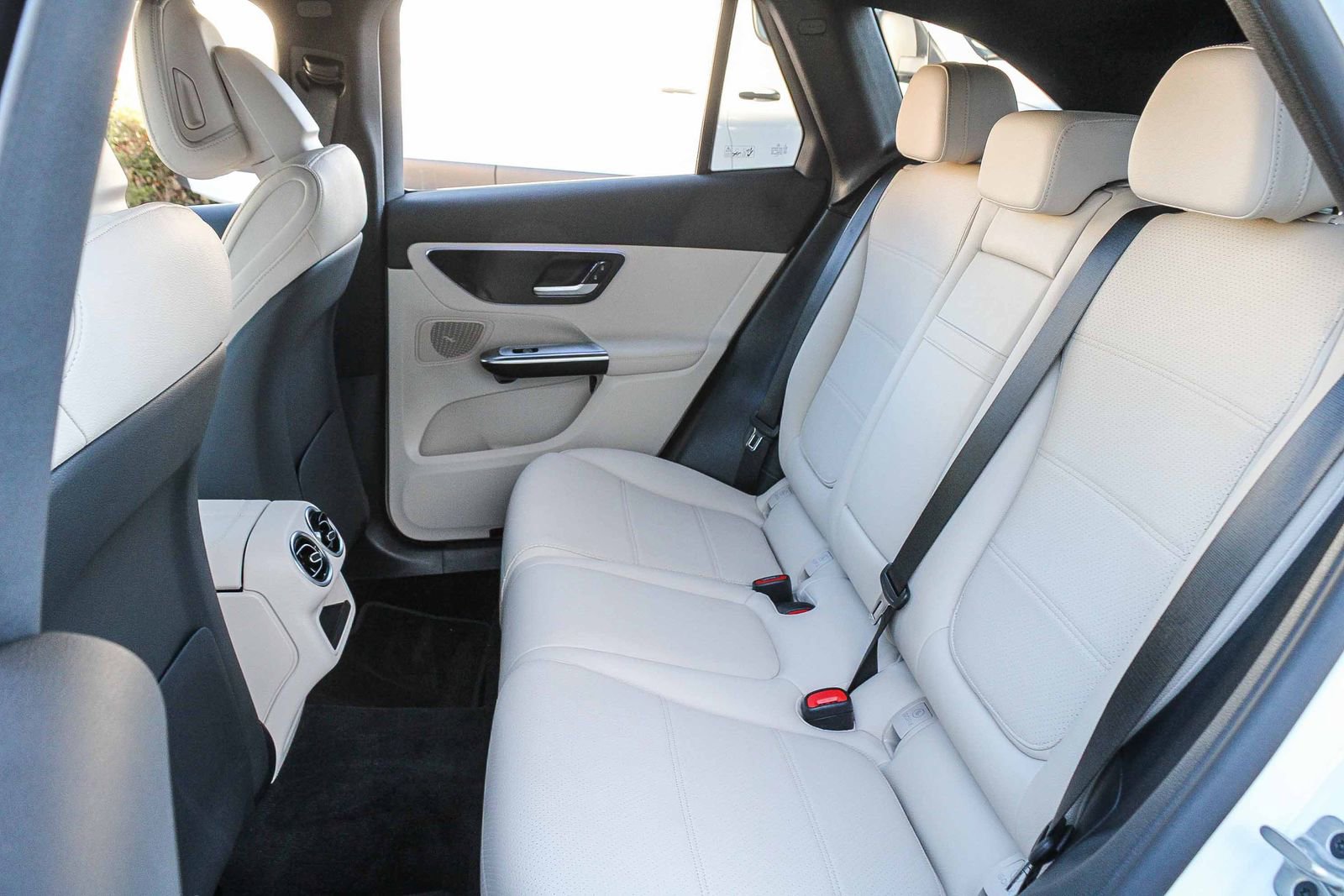 Certified 2025 Mercedes-Benz GLC 300 4MATIC image 19