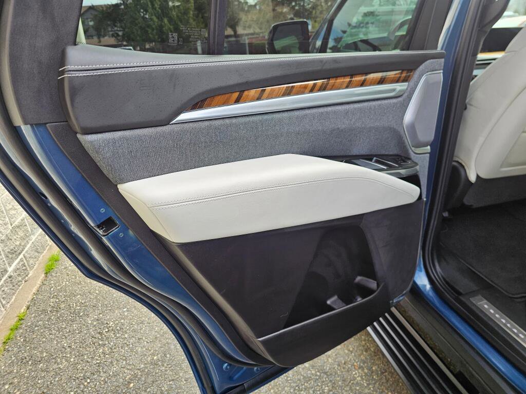 Certified 2025 Cadillac Escalade Sport Platinum image 19