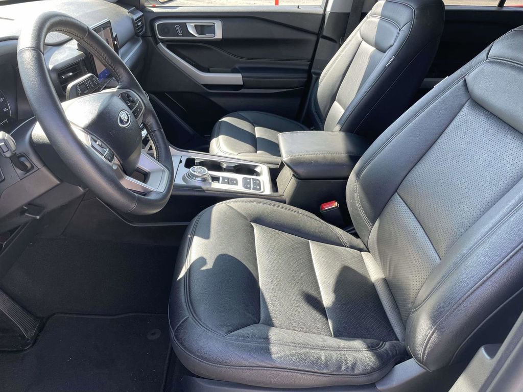 Used 2024 Ford Explorer XLT image 13