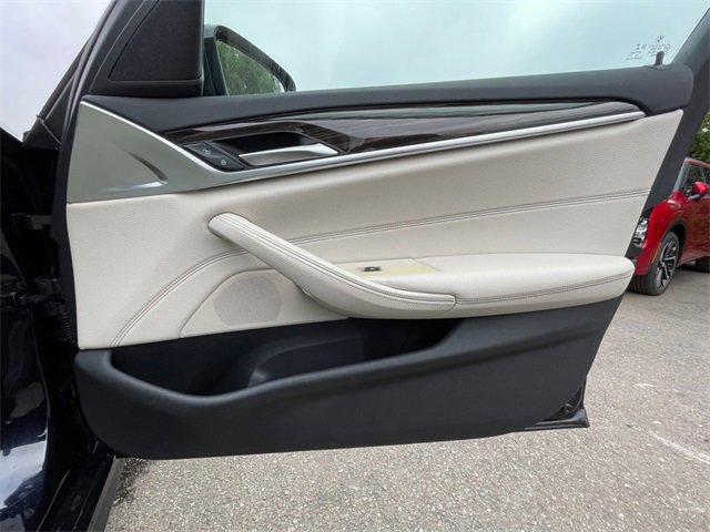 Used 2022 BMW 530e w/ M Sport Package image 17