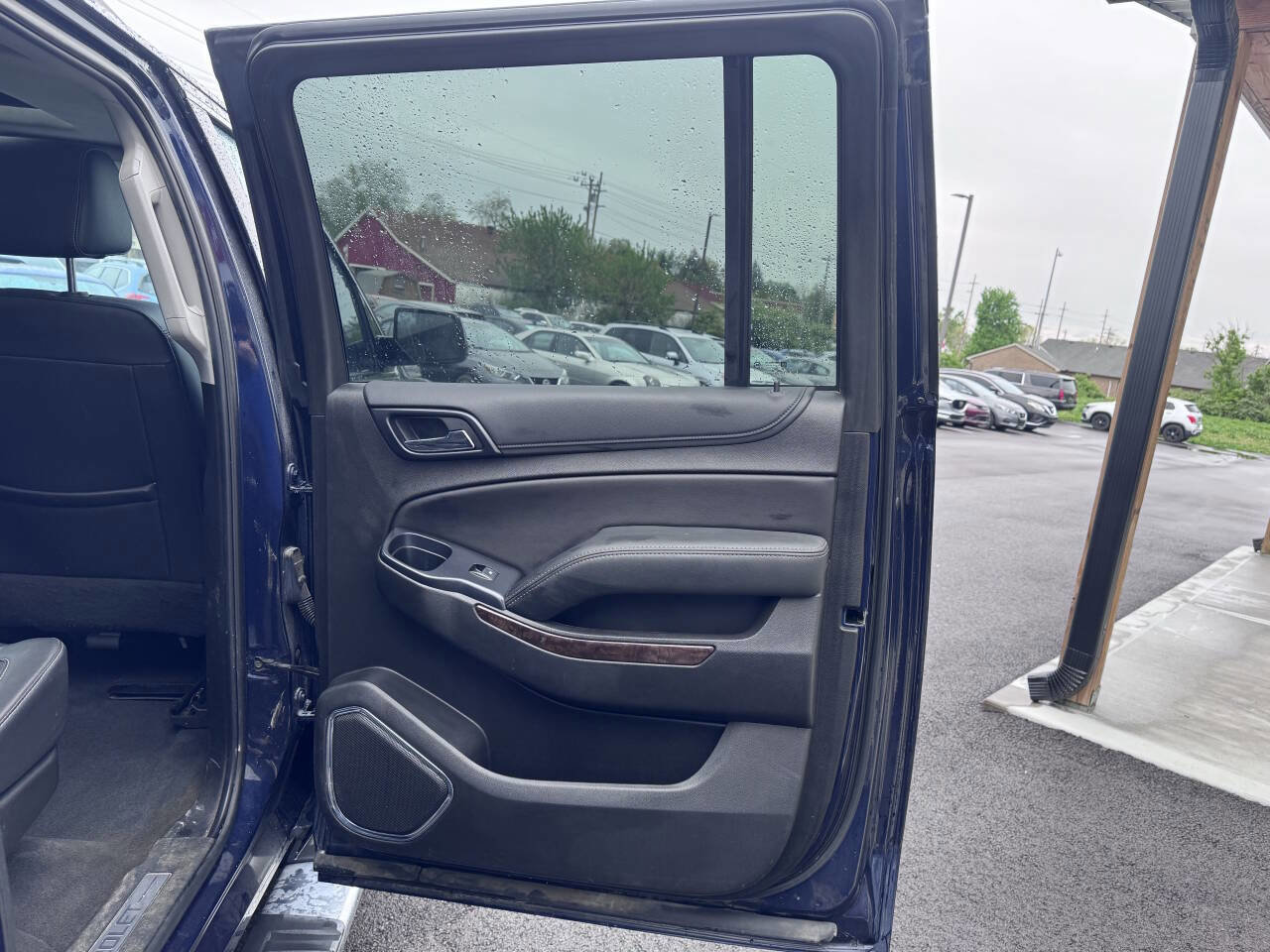 Used 2019 Chevrolet Suburban LT w/ Luxury Package AWD/4WD image 14
