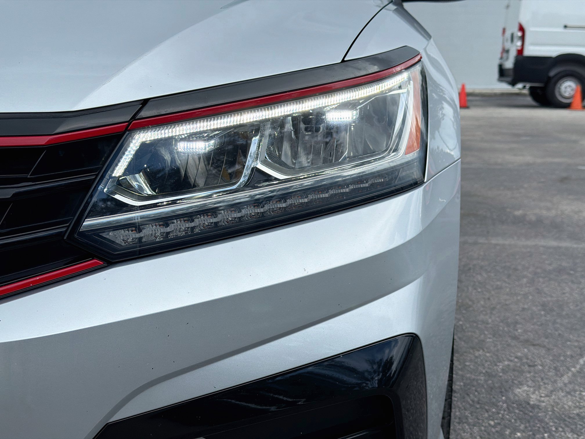 Used 2018 Volkswagen Passat GT FWD image 9