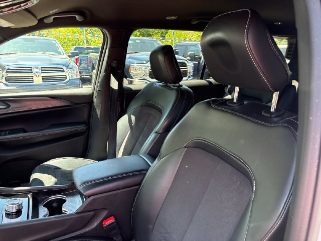 Used 2024 Jeep Grand Cherokee L Laredo AWD/4WD image 9