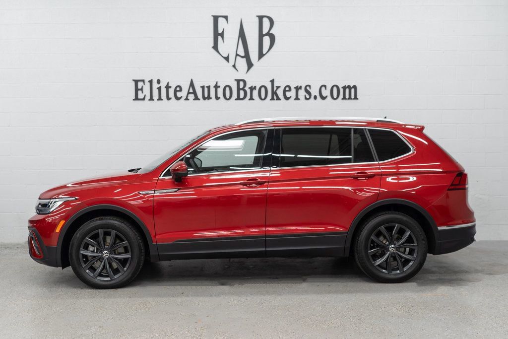 Used 2024 Volkswagen Tiguan SE w/ Panoramic Sunroof Package AWD/4WD image 2