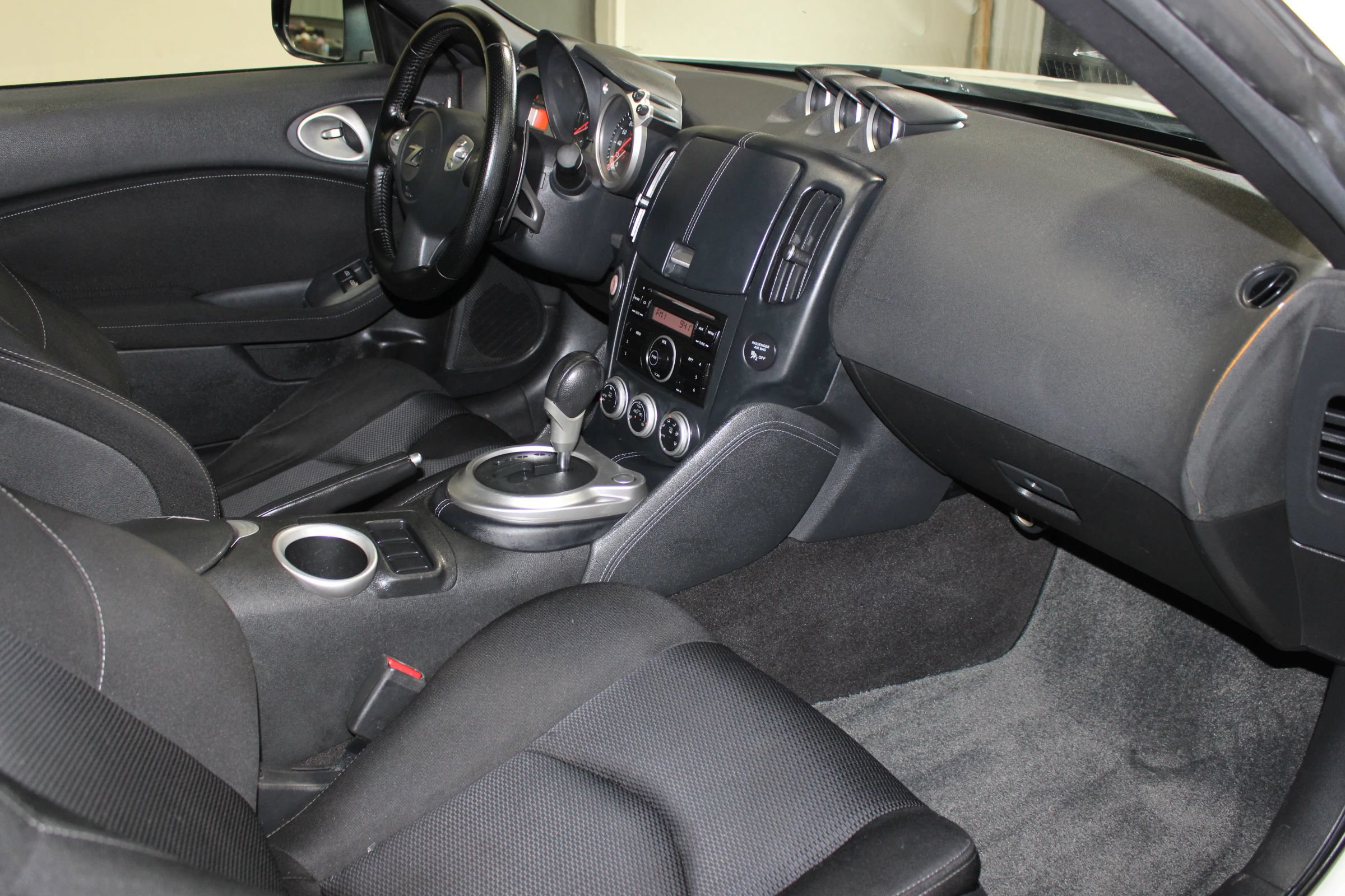 Used 2011 Nissan 370Z Coupe RWD image 23