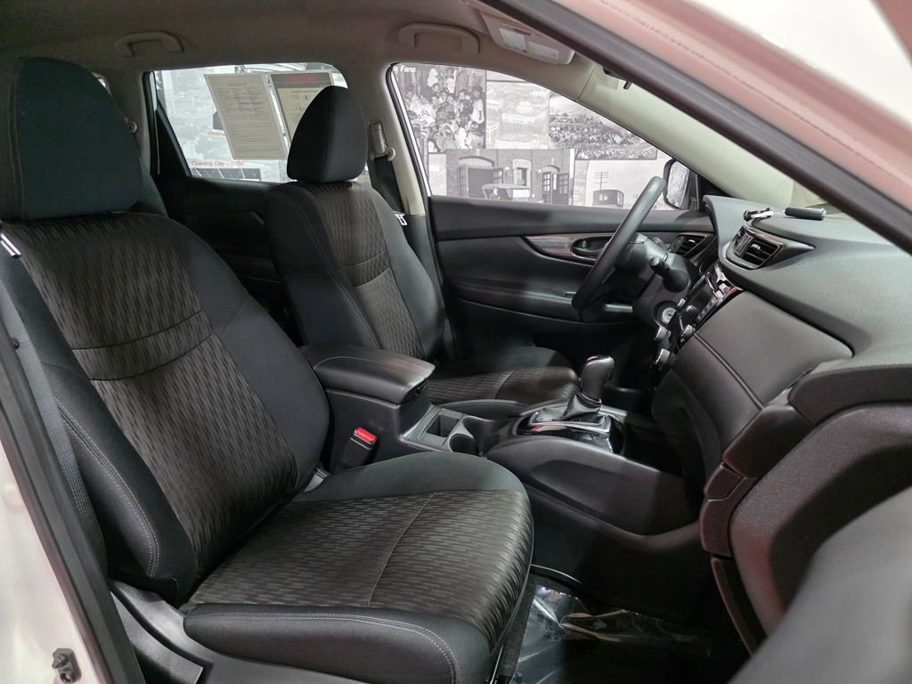 Used 2019 Nissan Rogue S image 17