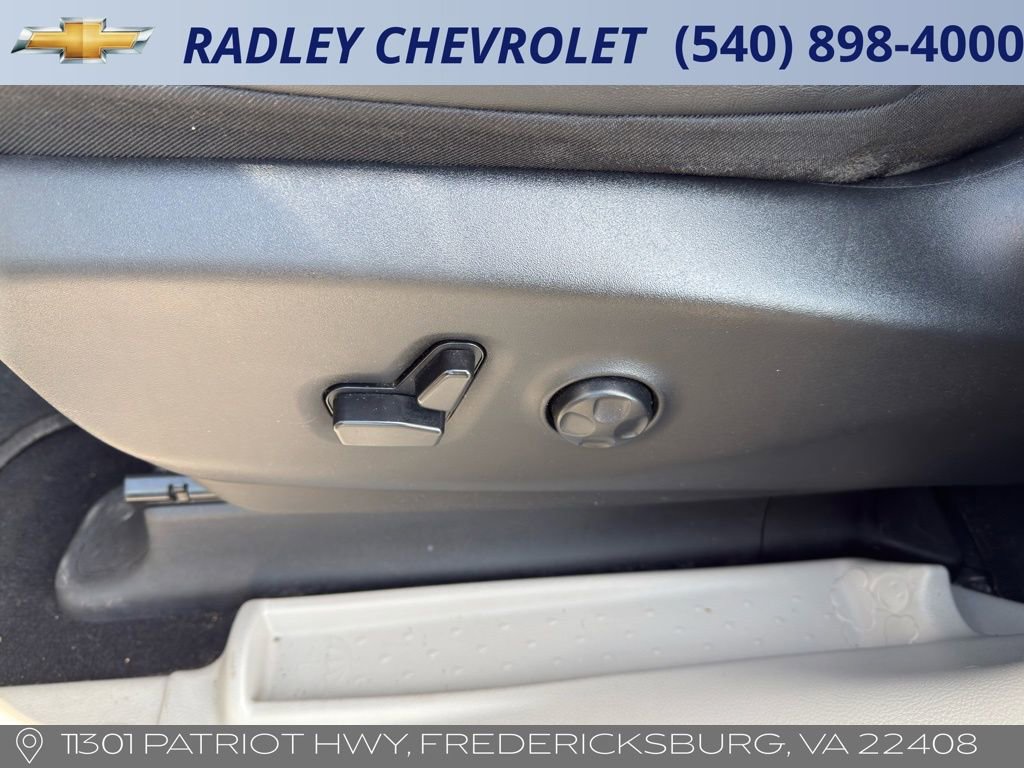 Used 2024 Chrysler Pacifica Touring-L FWD image 17