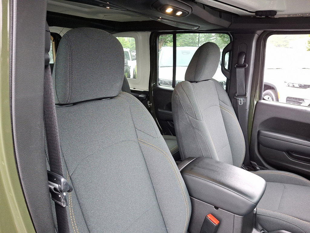 Used 2024 Jeep Wrangler Unlimited AWD/4WD image 13