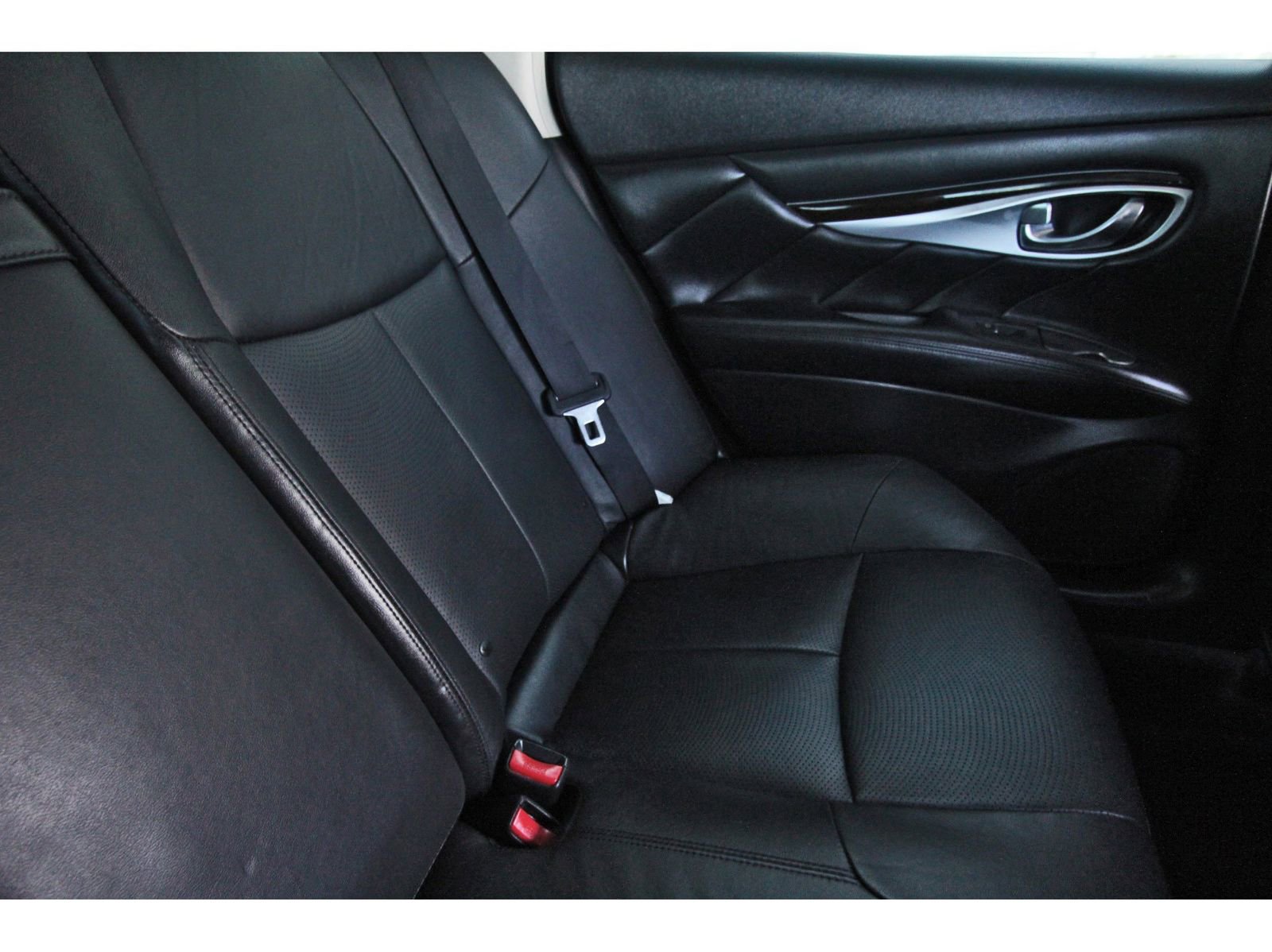 Used 2017 INFINITI Q70 3.7 image 15