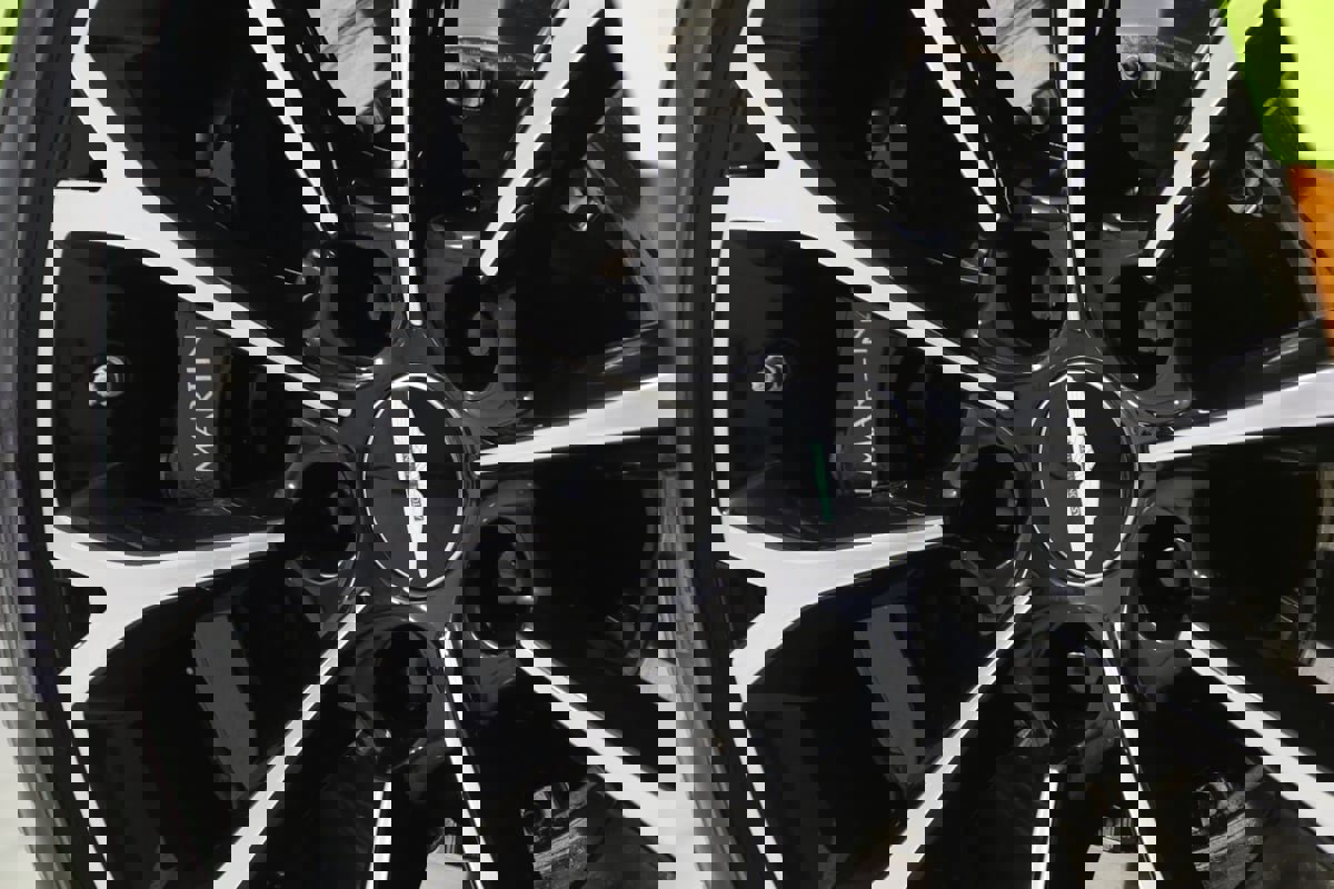 Used 2019 Aston Martin V8 Vantage Coupe RWD image 18