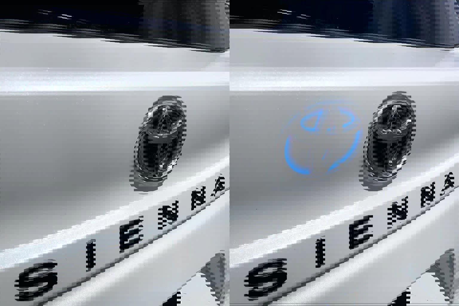 Used 2025 Toyota Sienna XLE w/ XLE Plus Package image 28