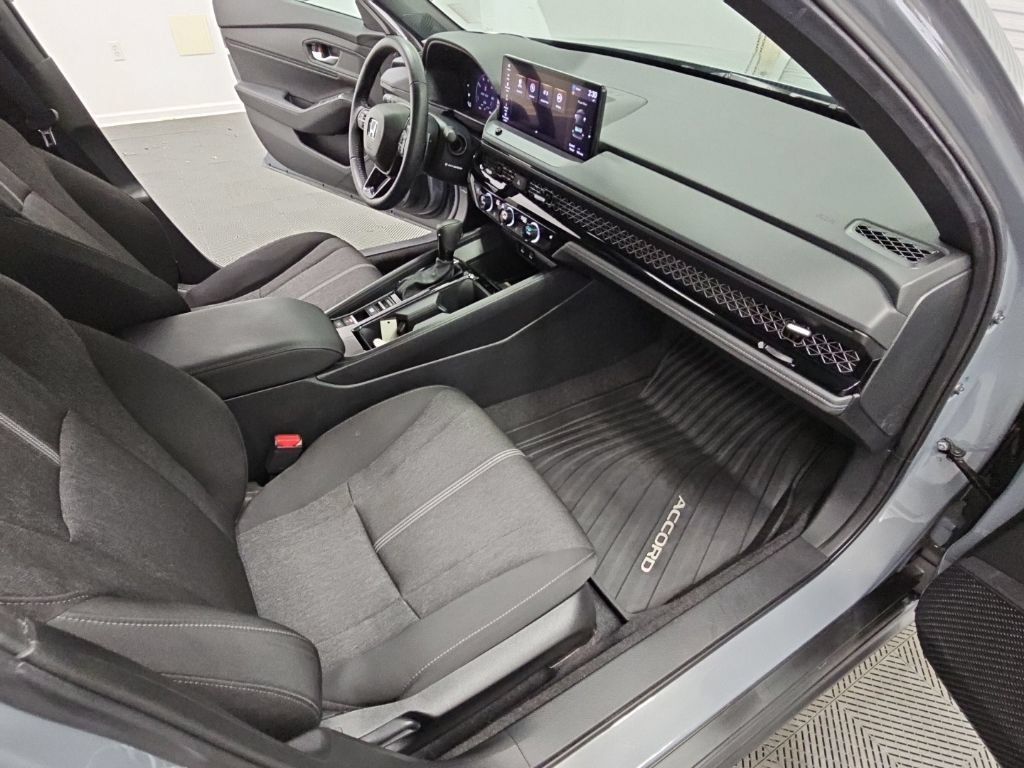Used 2025 Honda Accord Sport image 37