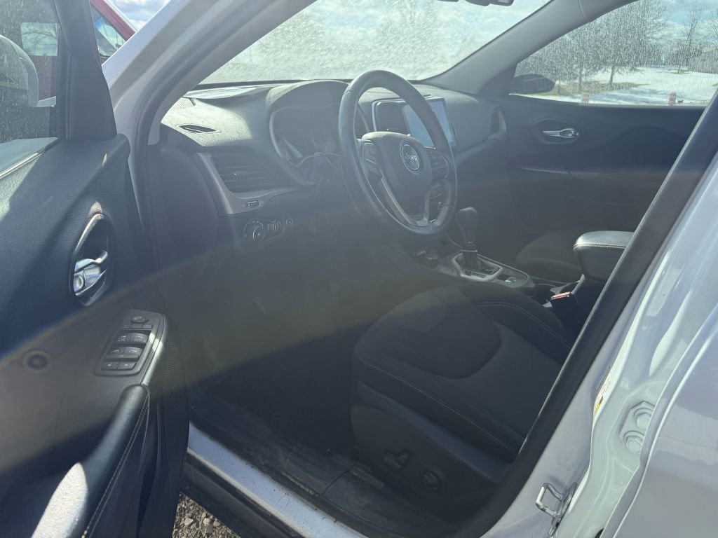 Used 2016 Jeep Cherokee Latitude w/ Comfort/Convenience Group image 6