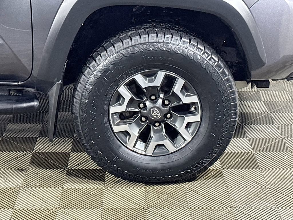 Used 2018 Toyota Tacoma TRD Off-Road w/ Technology Package image 22
