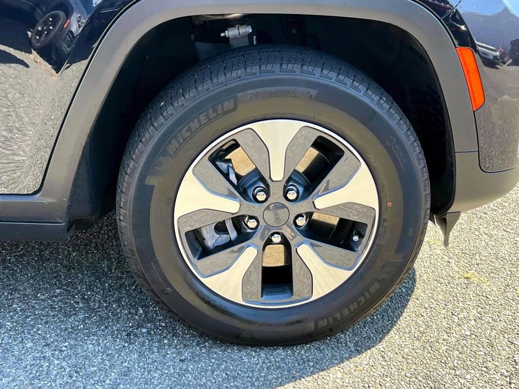 Used 2022 Jeep Grand Cherokee Limited 4xe image 9