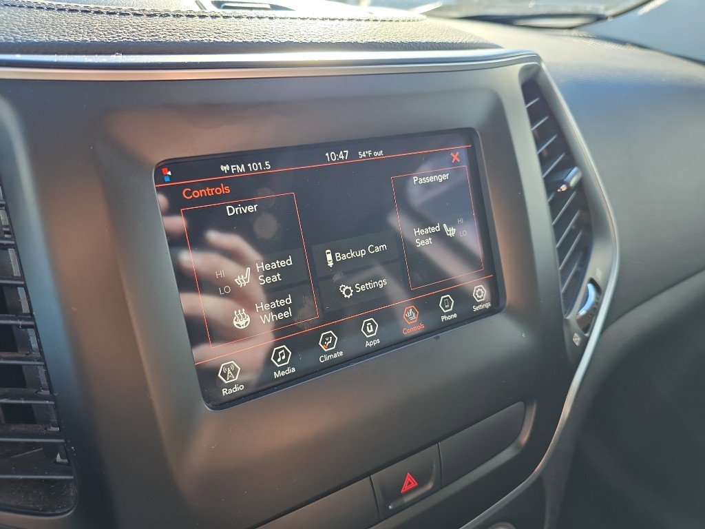 Used 2019 Jeep Cherokee Latitude w/ Cold Weather Group image 22