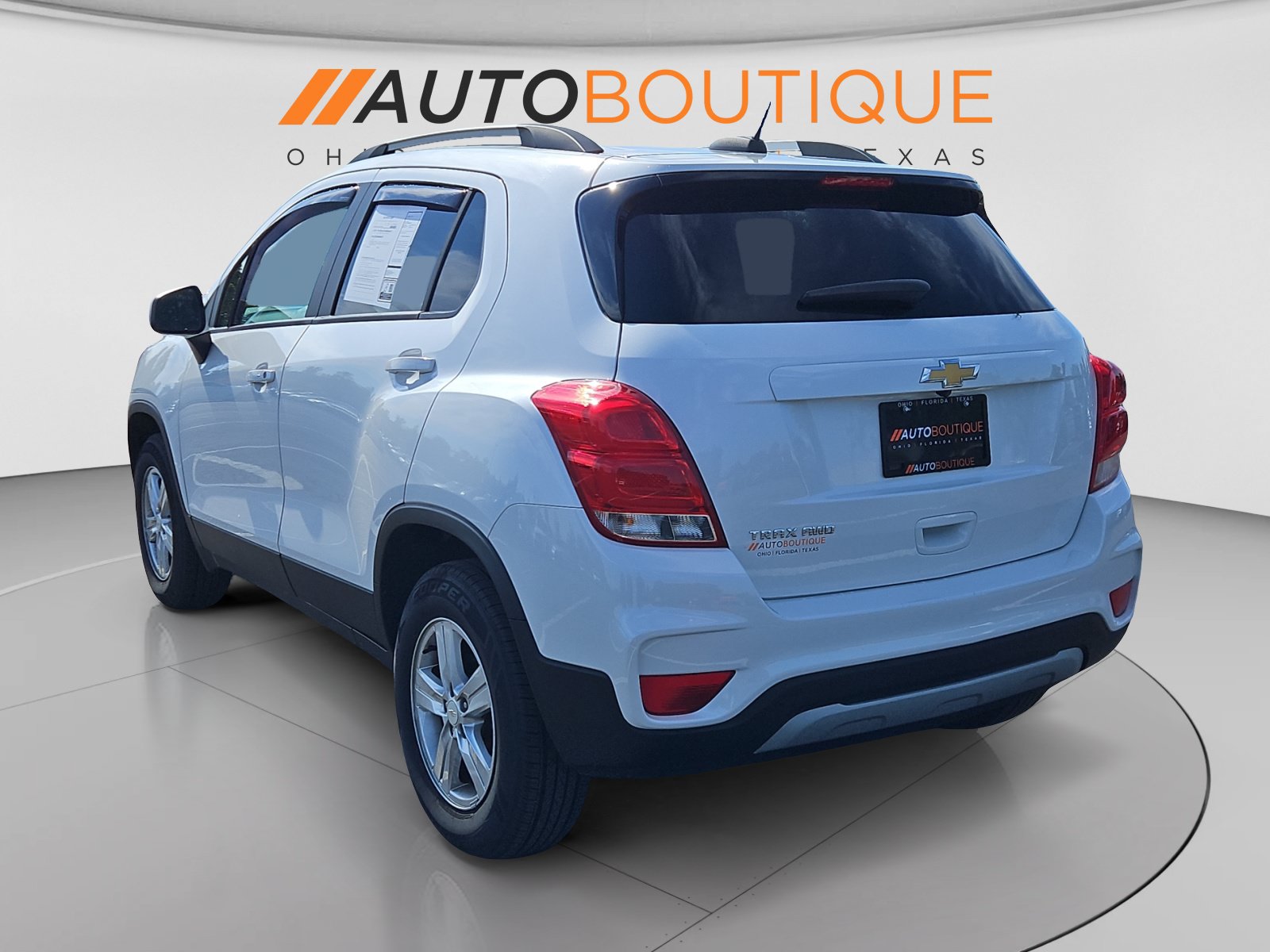 Used 2021 Chevrolet Trax LT w/ LT Convenience Package AWD/4WD image 3
