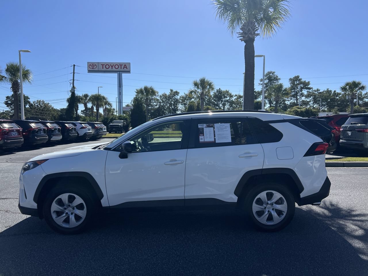 Used 2019 Toyota RAV4 LE FWD image 7