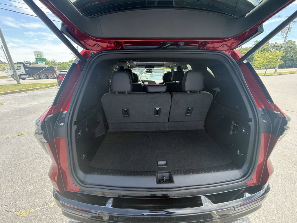 Used 2024 Chevrolet Traverse RS AWD/4WD image 25