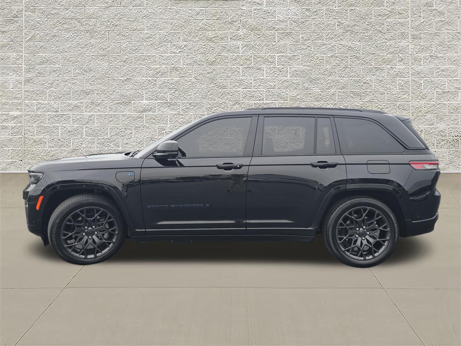 Used 2023 Jeep Grand Cherokee Summit AWD/4WD image 4