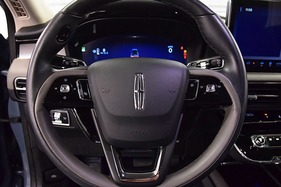 Used 2024 Lincoln Corsair Reserve AWD/4WD image 18