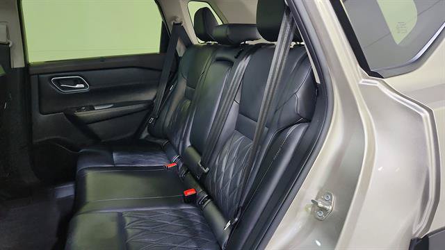 Certified 2023 Nissan Rogue Platinum FWD image 23
