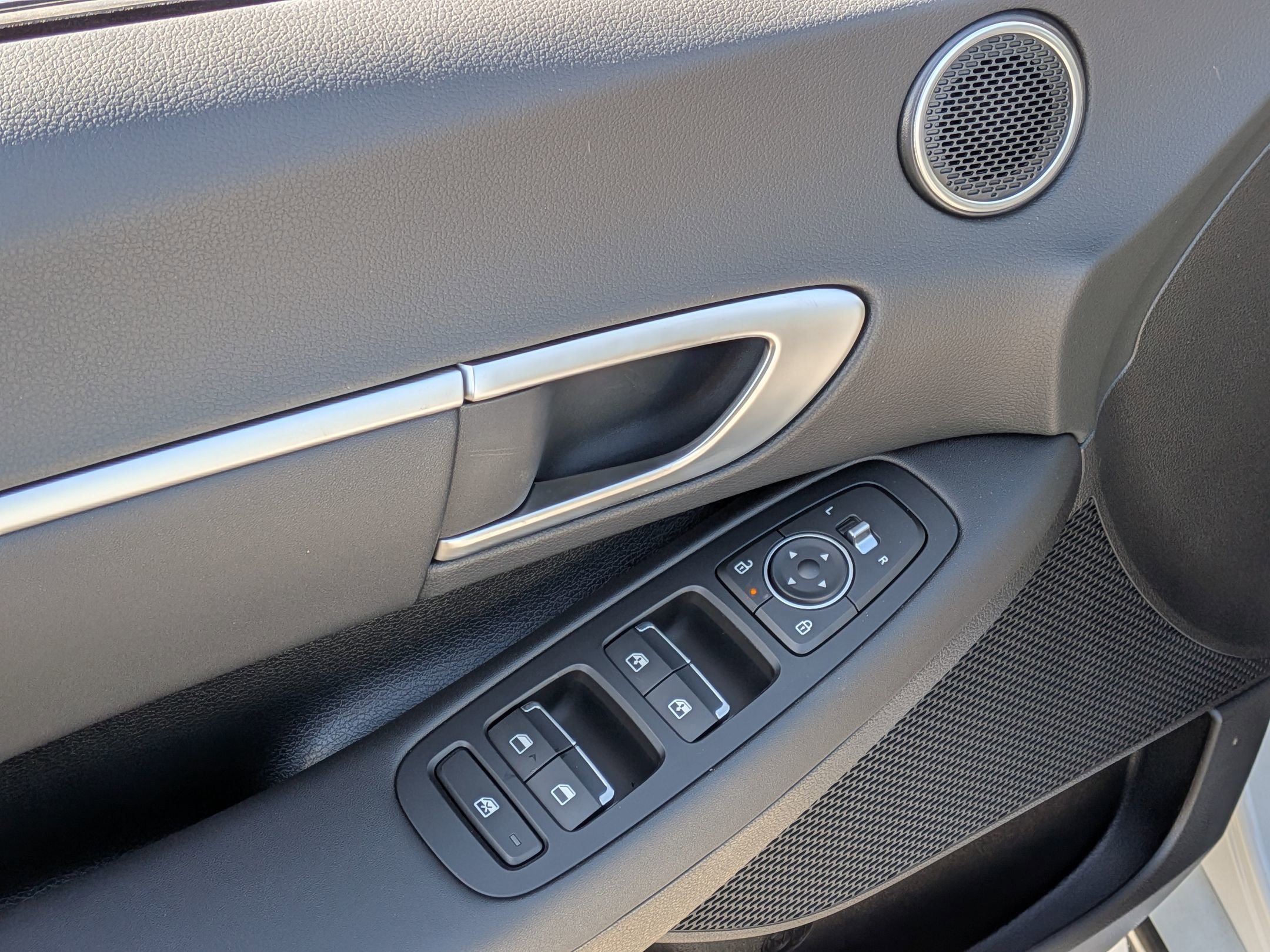 New 2026 Hyundai Sonata SEL FWD image 17