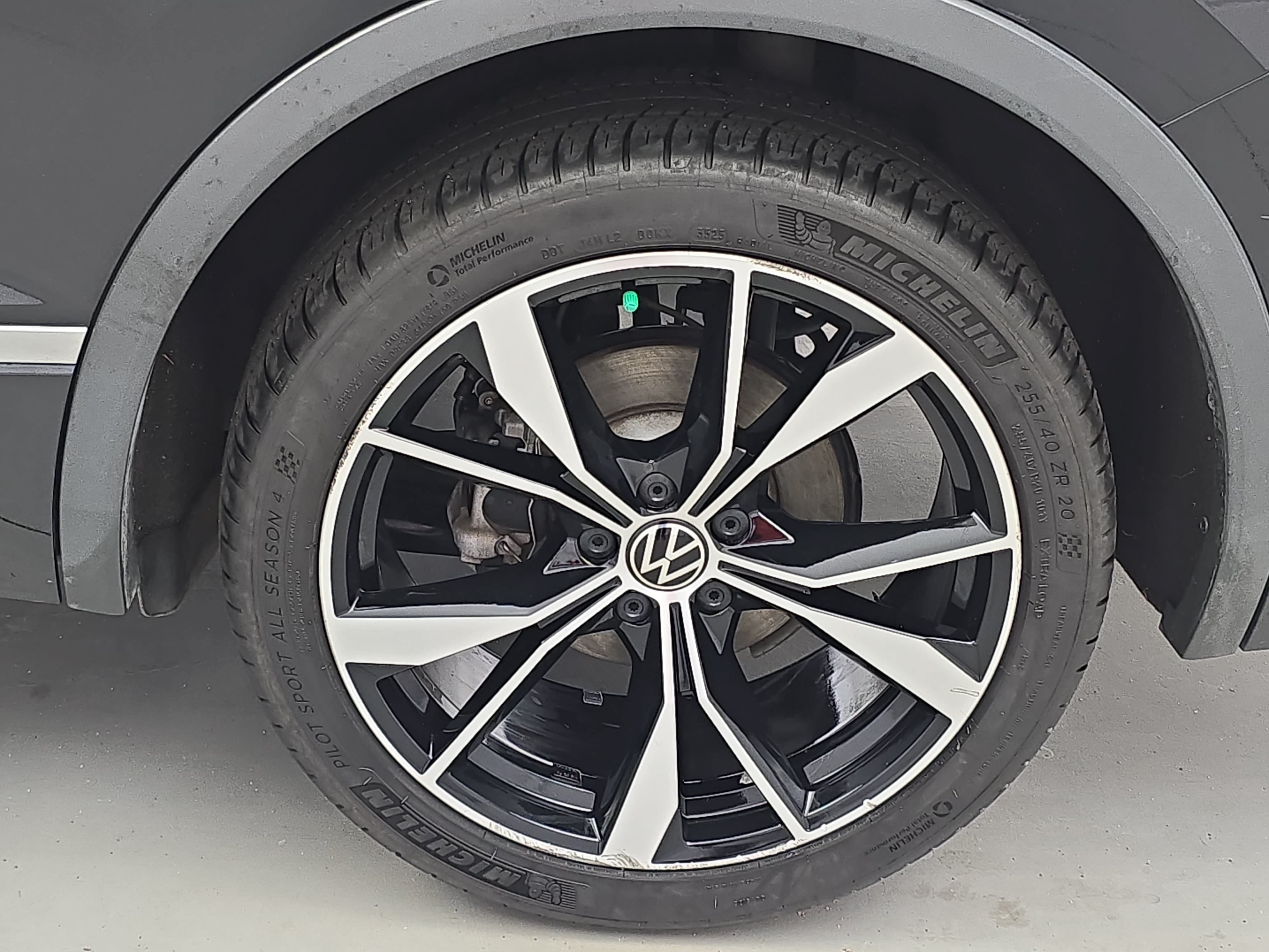 Certified 2023 Volkswagen Tiguan SEL R-Line AWD/4WD image 34