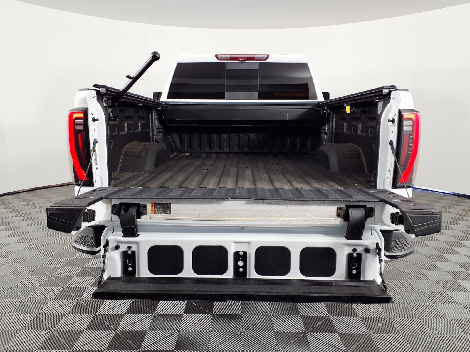 Used 2024 GMC Sierra 2500 AT4 w/ Technology Package AWD/4WD image 8
