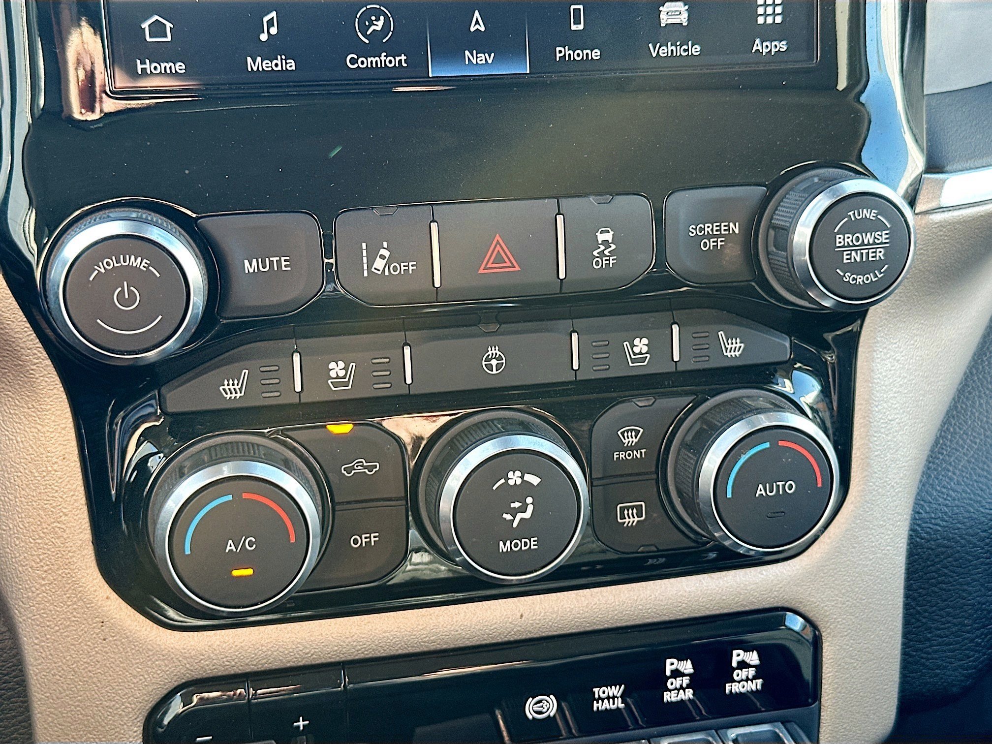 Used 2024 RAM 2500 Laramie w/ Safety Group image 24