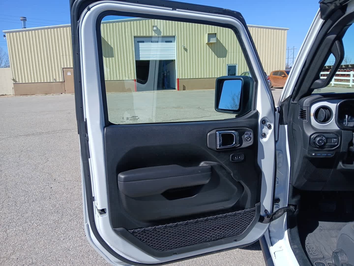Used 2025 Jeep Wrangler Willys image 23
