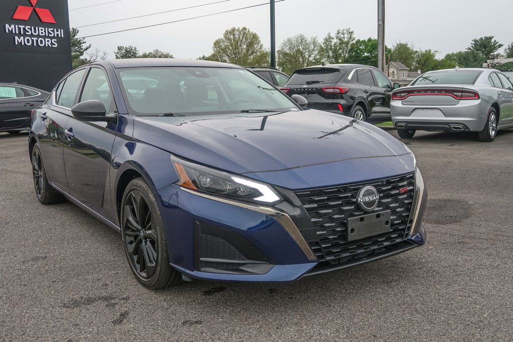 Used 2023 Nissan Altima 2.5 SR FWD image 7