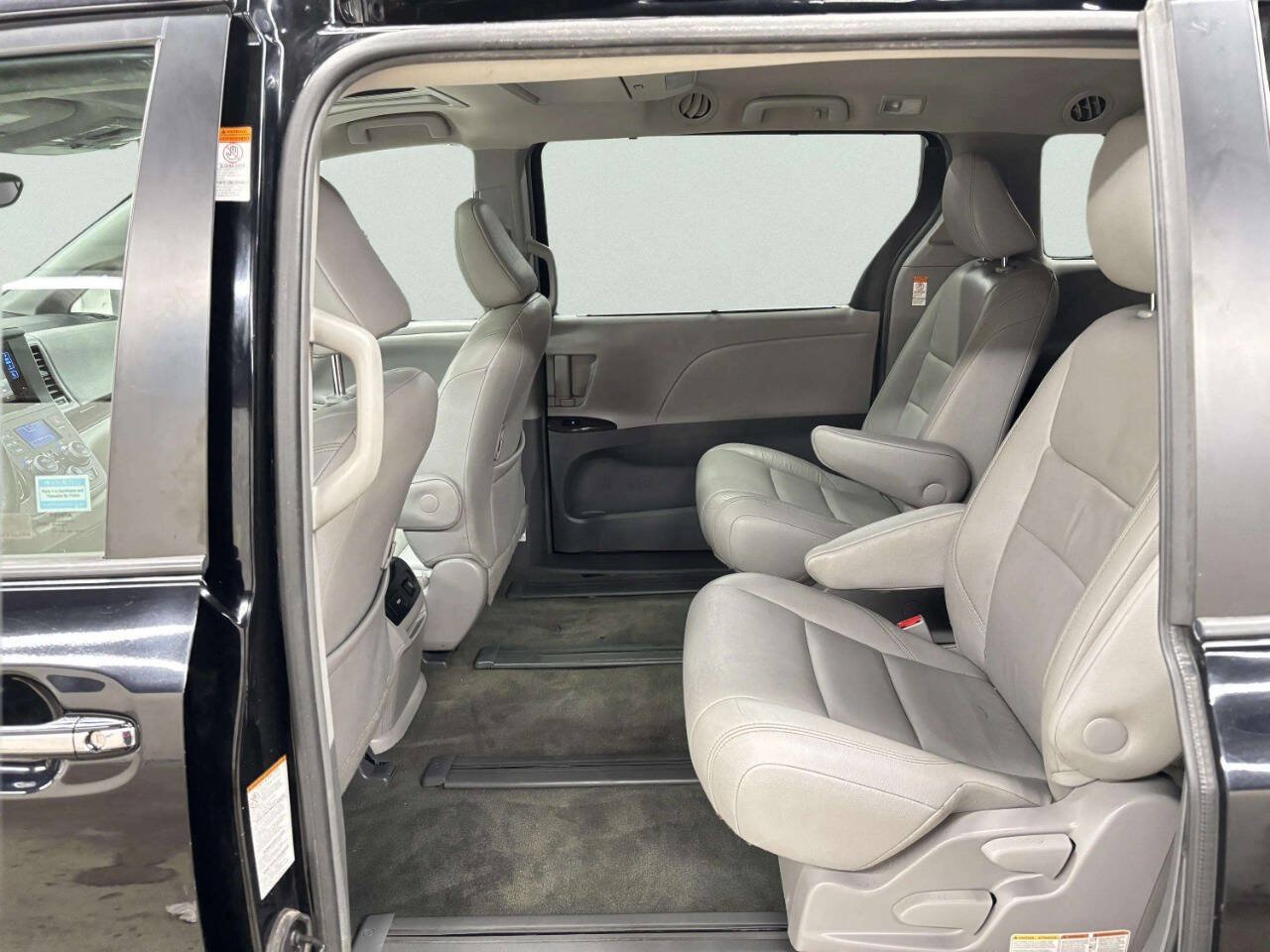 Used 2017 Toyota Sienna XLE Premium AWD/4WD image 18