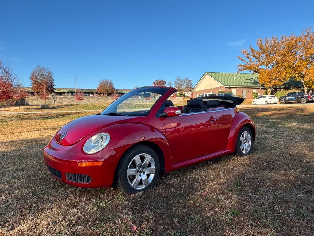 Used 2007 Volkswagen Beetle Convertible w/ Package 1 FWD image 1