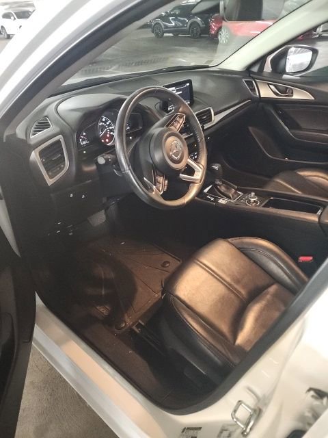 Used 2018 MAZDA MAZDA3 Touring image 7