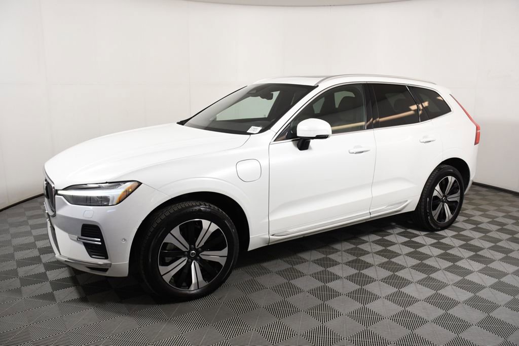 Used 2023 Volvo XC60 T8 Plus image 2