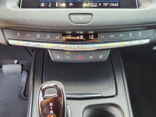 Used 2022 Cadillac XT4 Luxury w/ Cold Weather Package FWD image 18