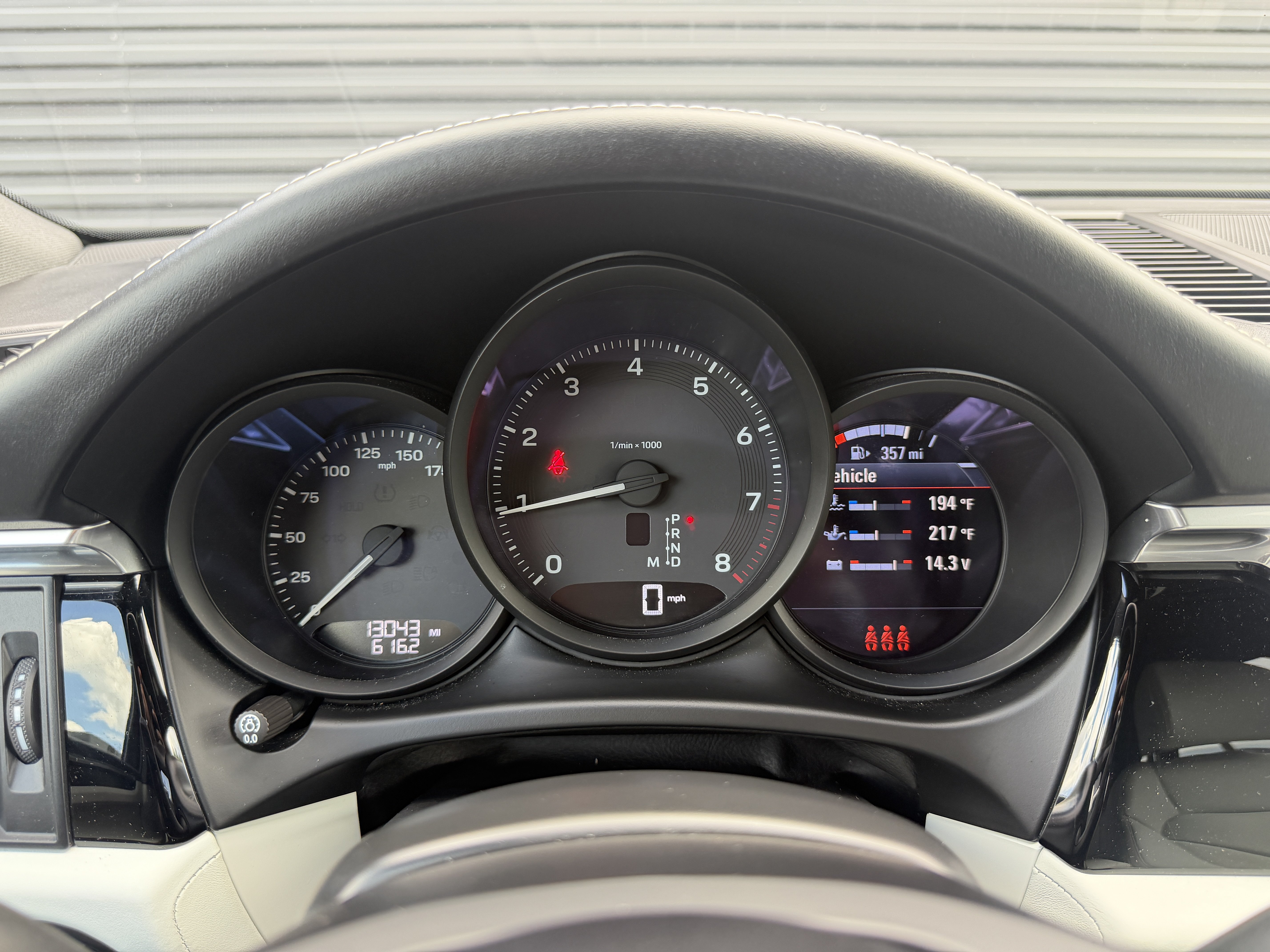 Certified 2024 Porsche Macan AWD/4WD image 29