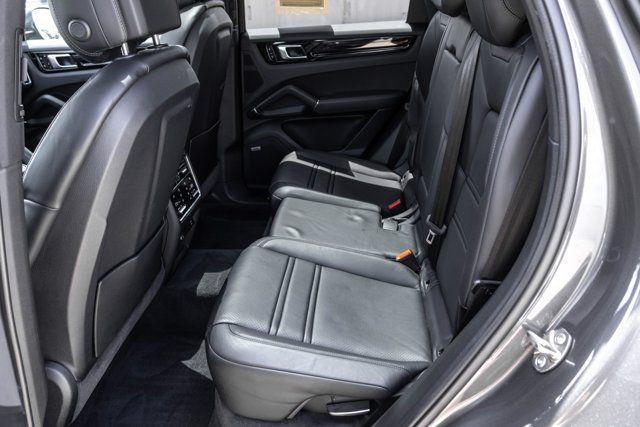 Used 2021 Porsche Cayenne S AWD/4WD image 23