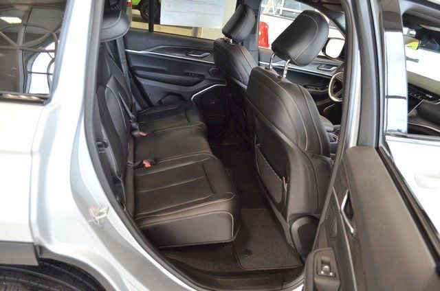 New 2025 Jeep Grand Cherokee Limited w/ Black Appearance Package image 32