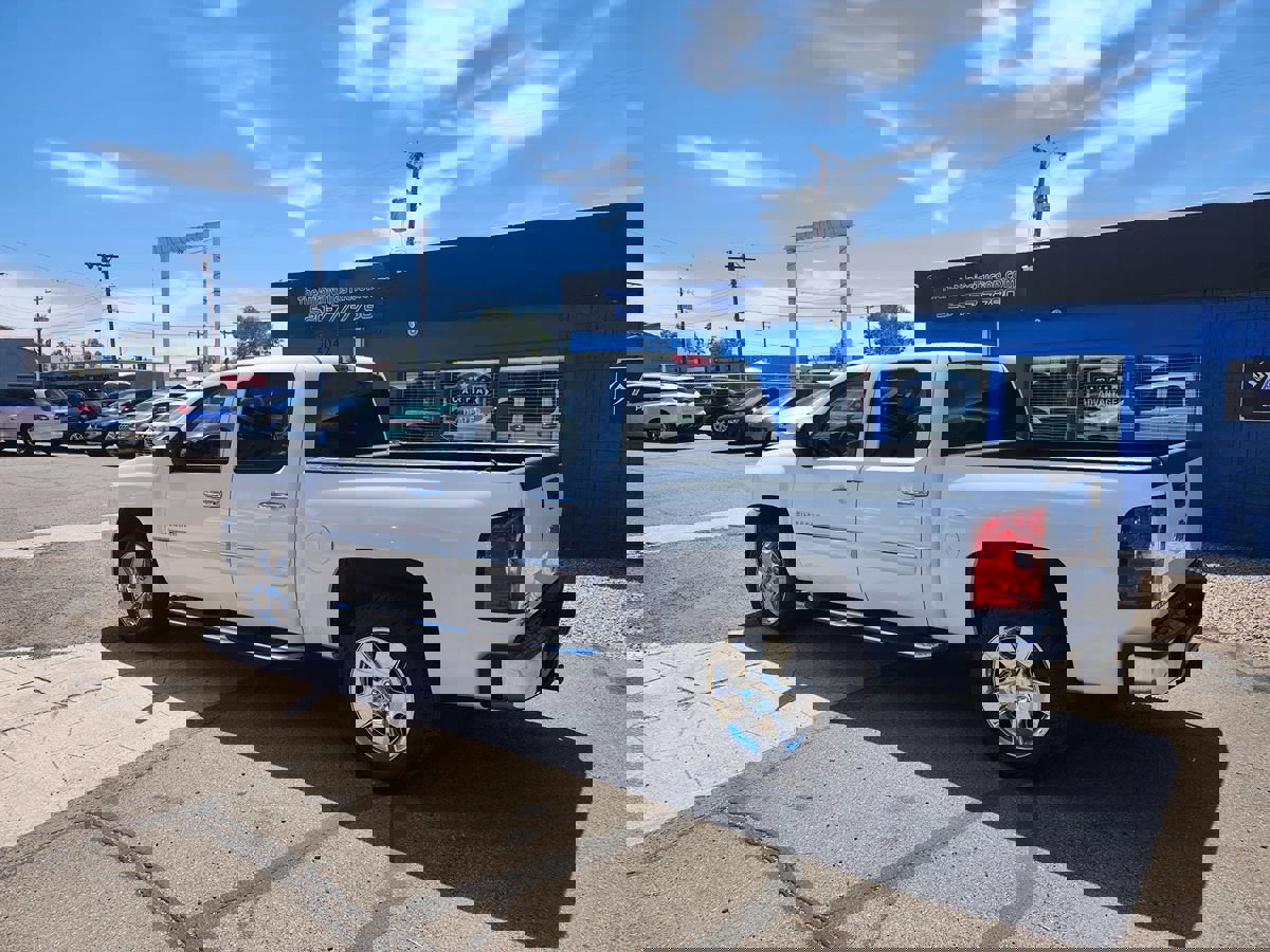 Used 2011 Chevrolet Silverado 1500 LT w/ Regional Value Package image 4
