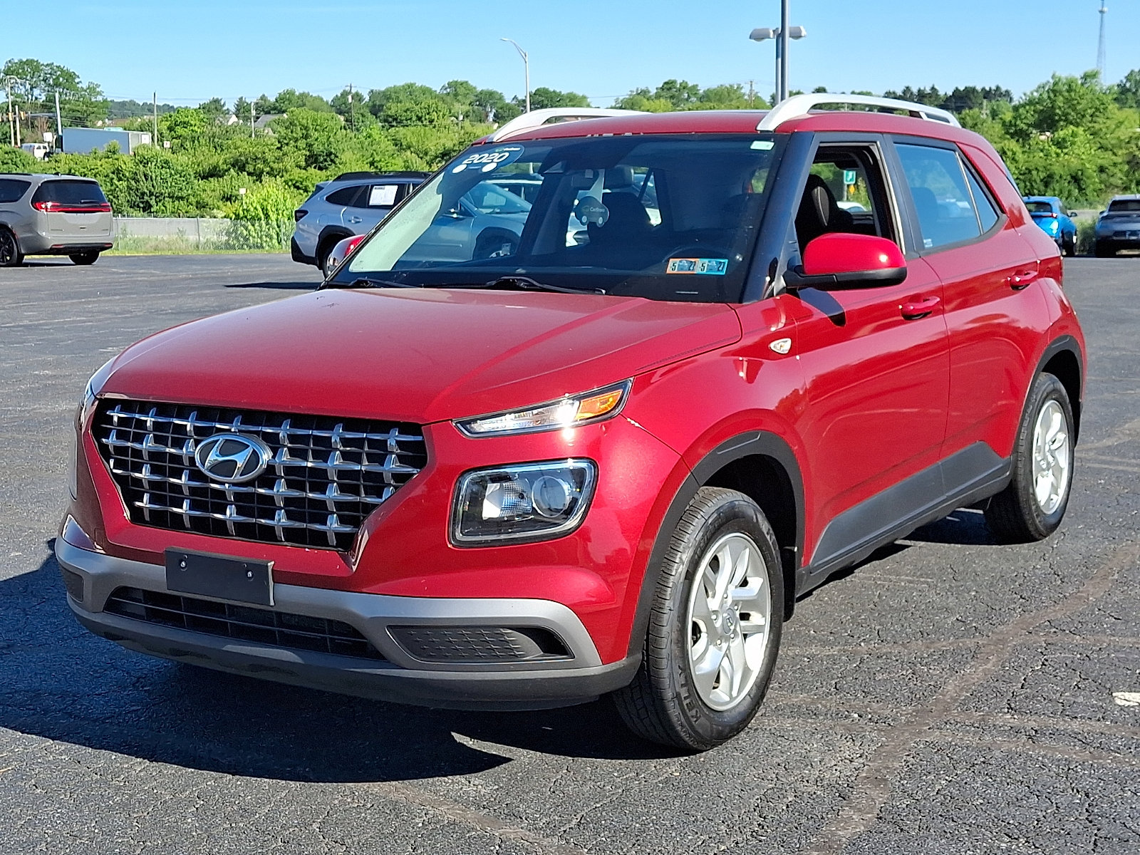 Used 2020 Hyundai Venue SEL w/ Convenience Package FWD image 3