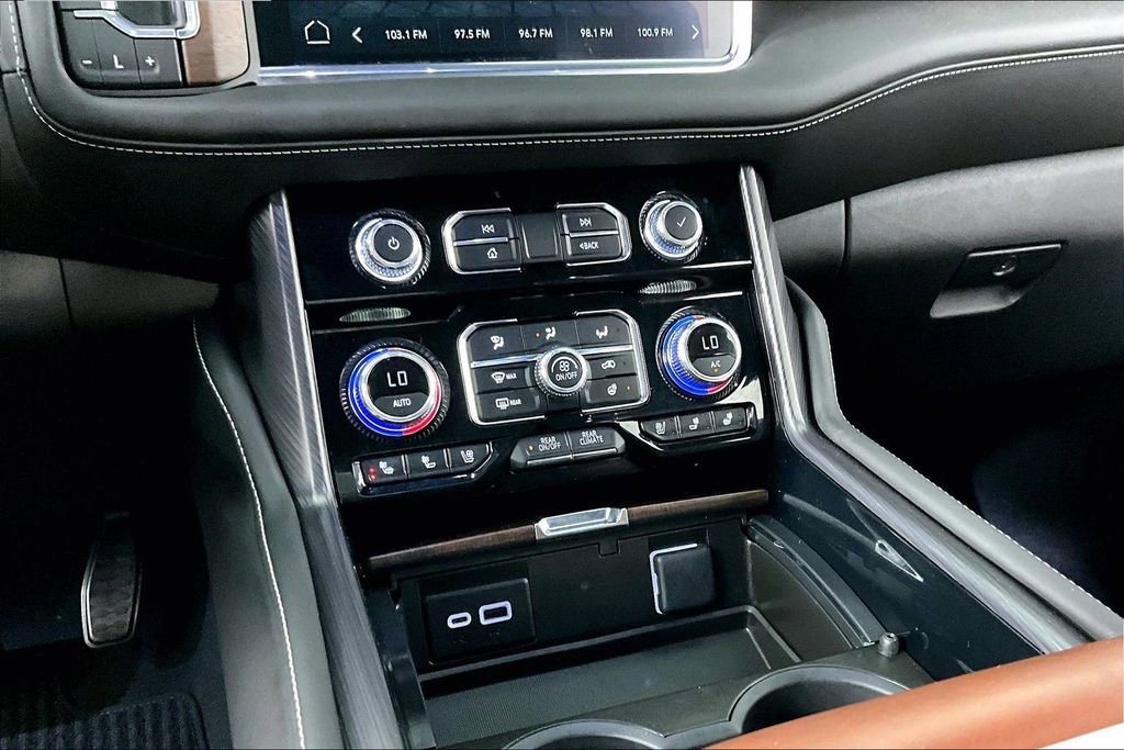 Certified 2024 GMC Yukon Denali Ultimate w/ LPO, Illumination Package AWD/4WD image 8