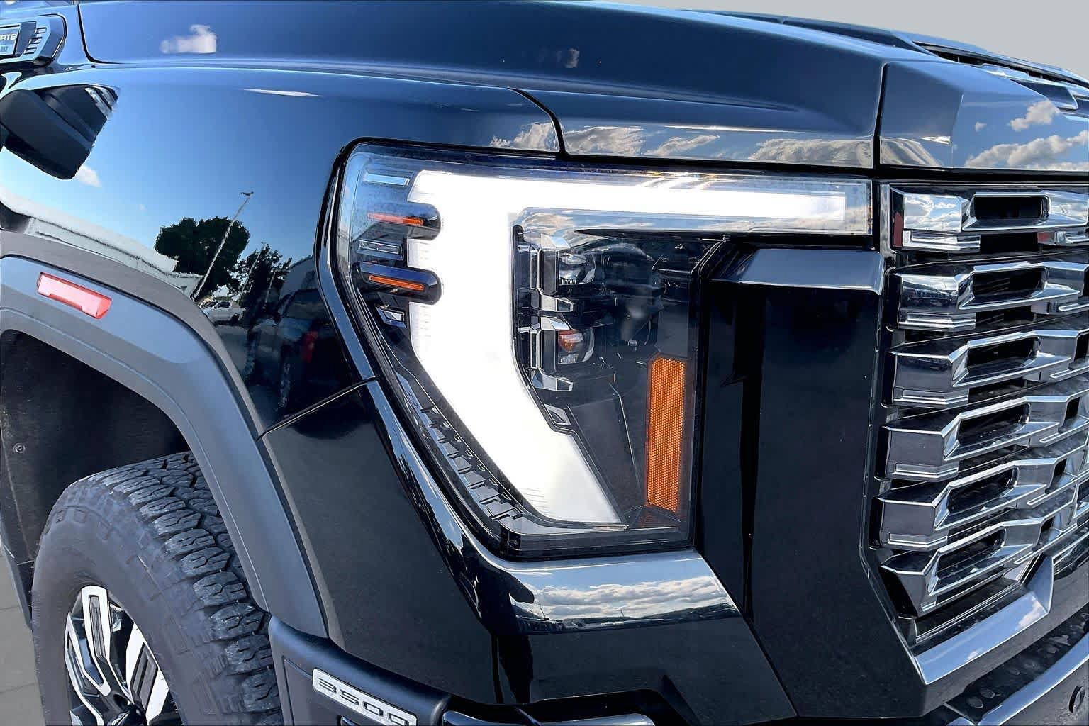 Used 2025 GMC Sierra 3500 Denali Ultimate AWD/4WD image 28