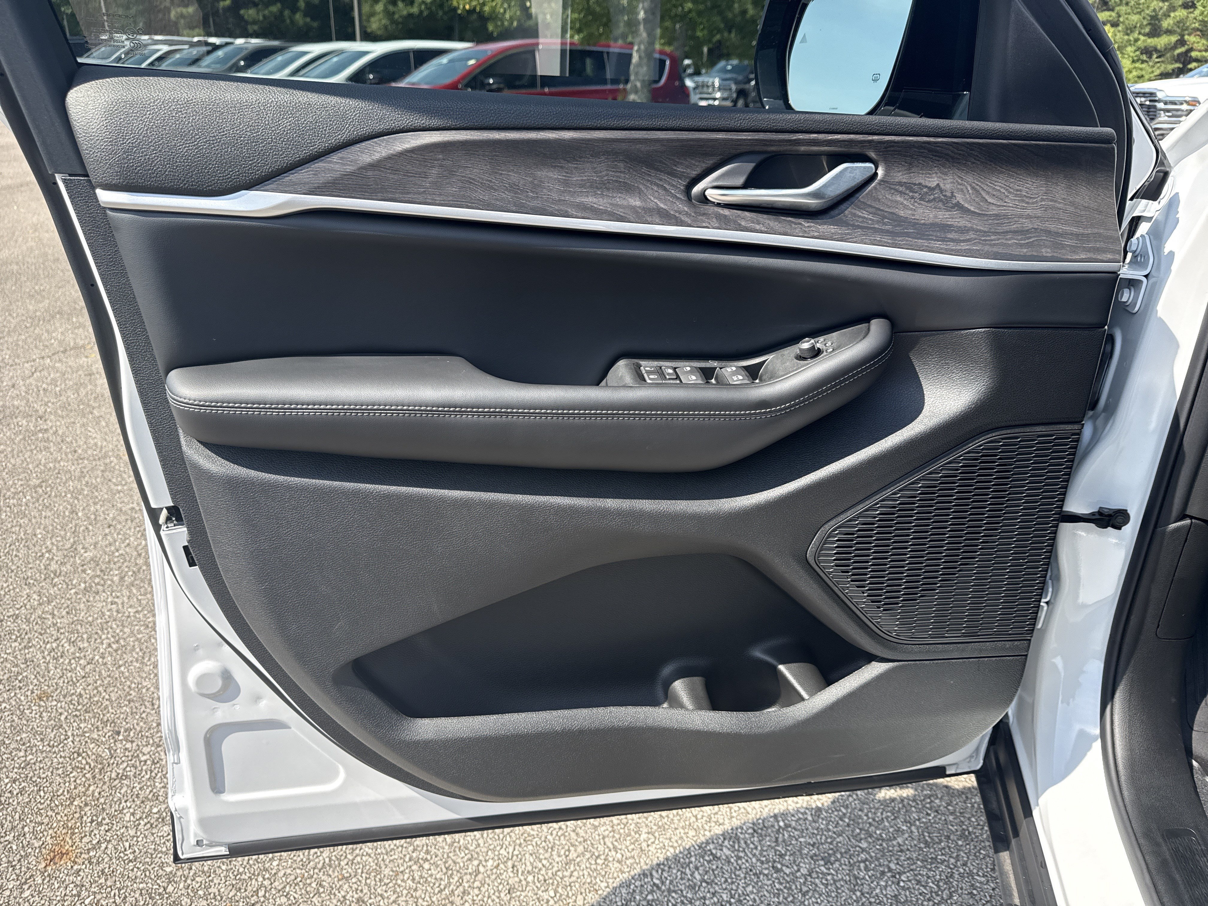New 2026 Jeep Grand Cherokee Altitude RWD image 10
