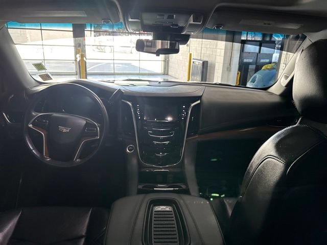 Used 2018 Cadillac Escalade Premium Luxury AWD/4WD image 33