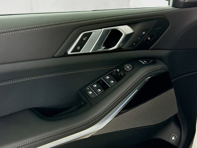 Used 2026 BMW X5 xDrive50e w/ M Sport Package image 18