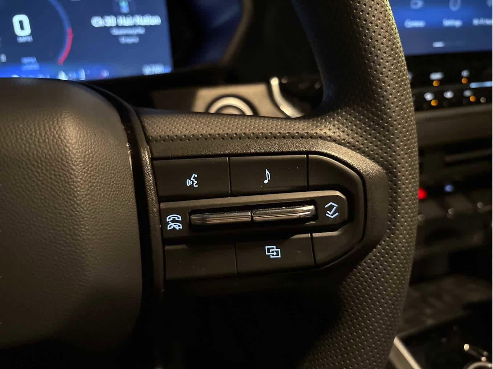 Used 2024 Chevrolet Colorado Trail Boss image 19