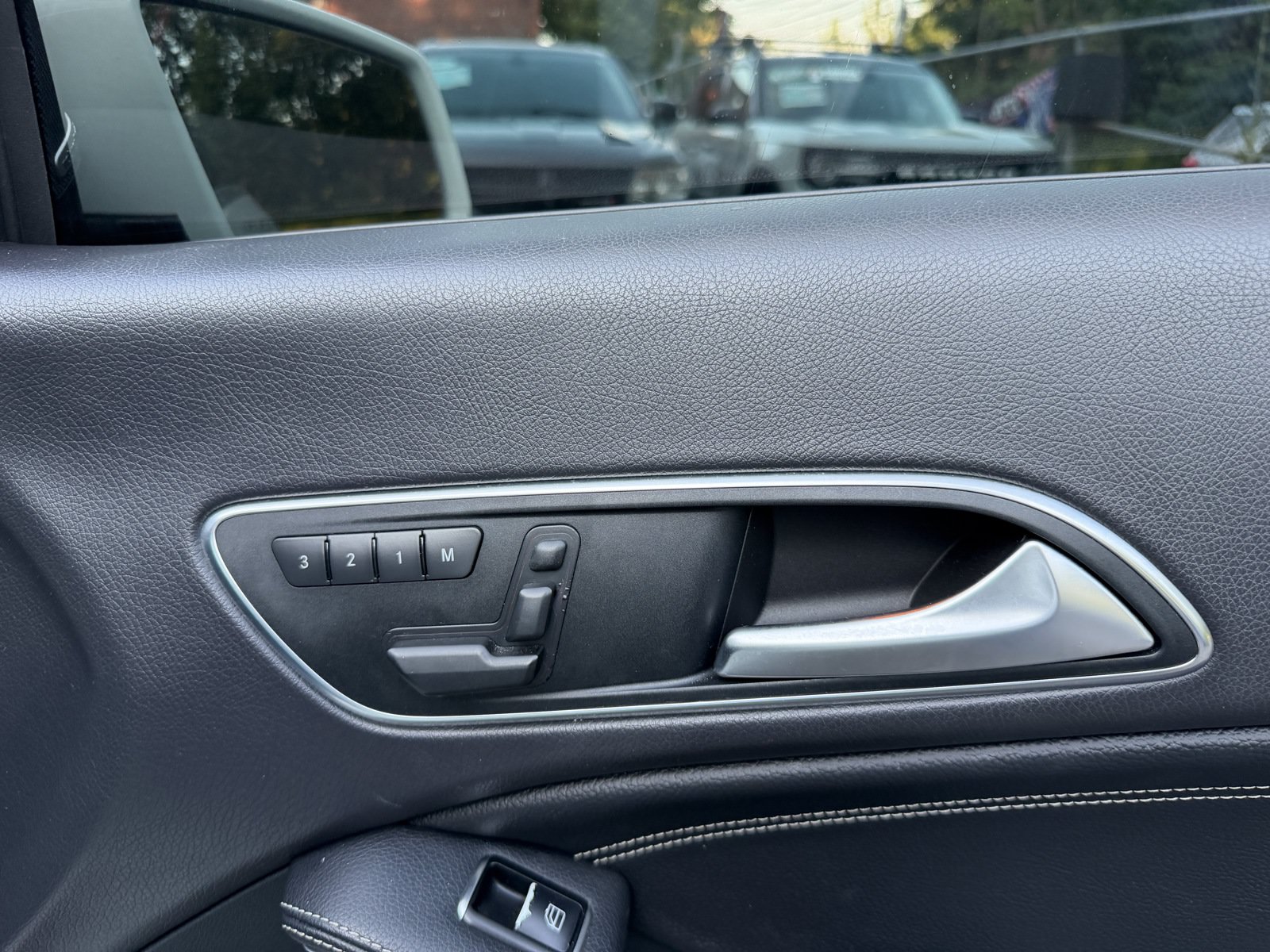 Used 2014 Mercedes-Benz CLA 250 image 43