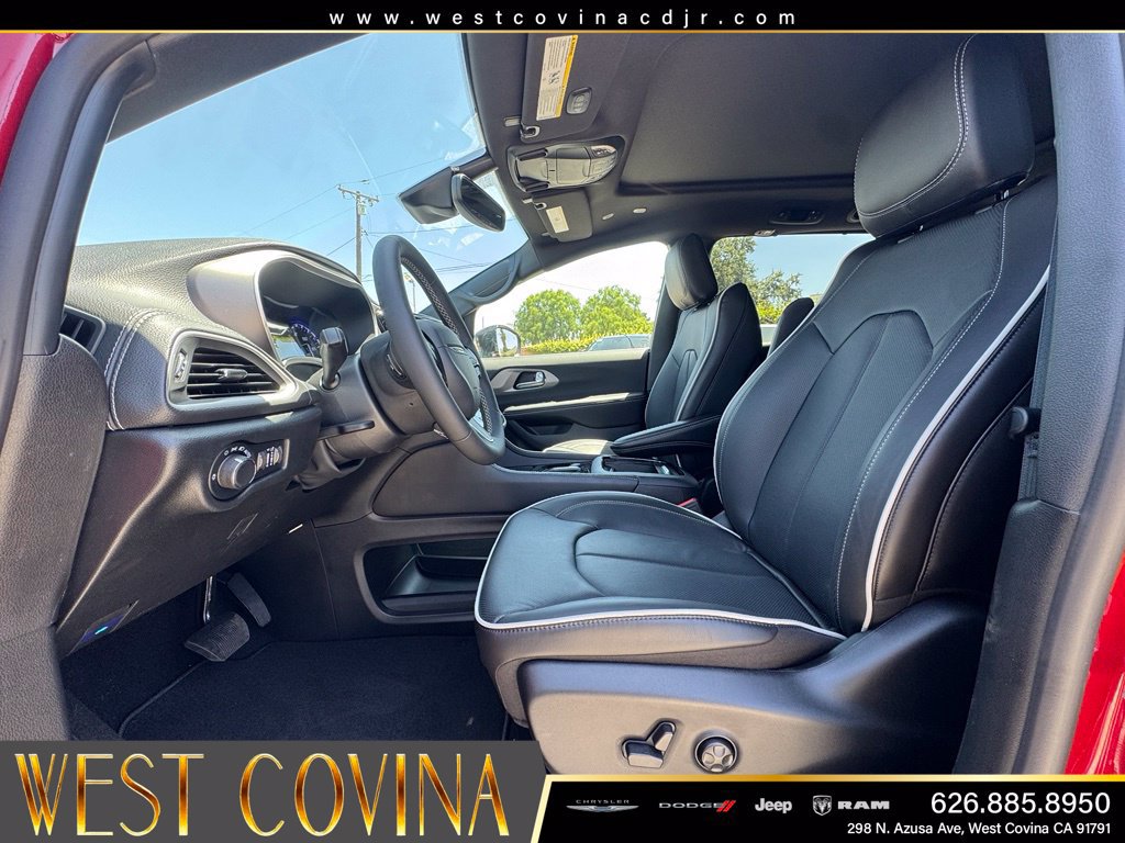 New 2027 Chrysler Pacifica Limited FWD image 16